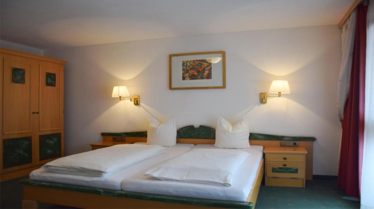 Berghotel Basur - Das Schihotel Am Arlberg Flirsch Rum bild