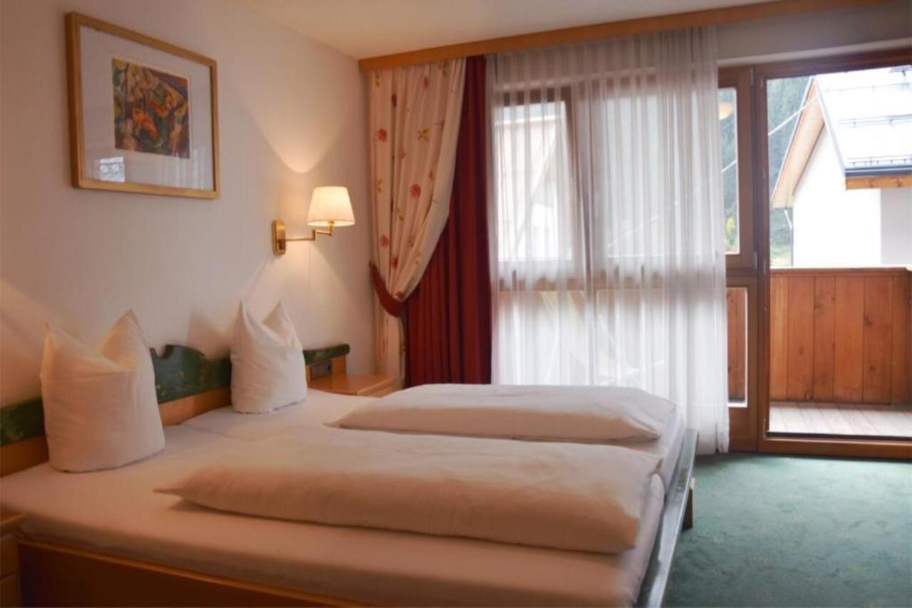 Berghotel Basur - Das Schihotel Am Arlberg Flirsch Exteriör bild