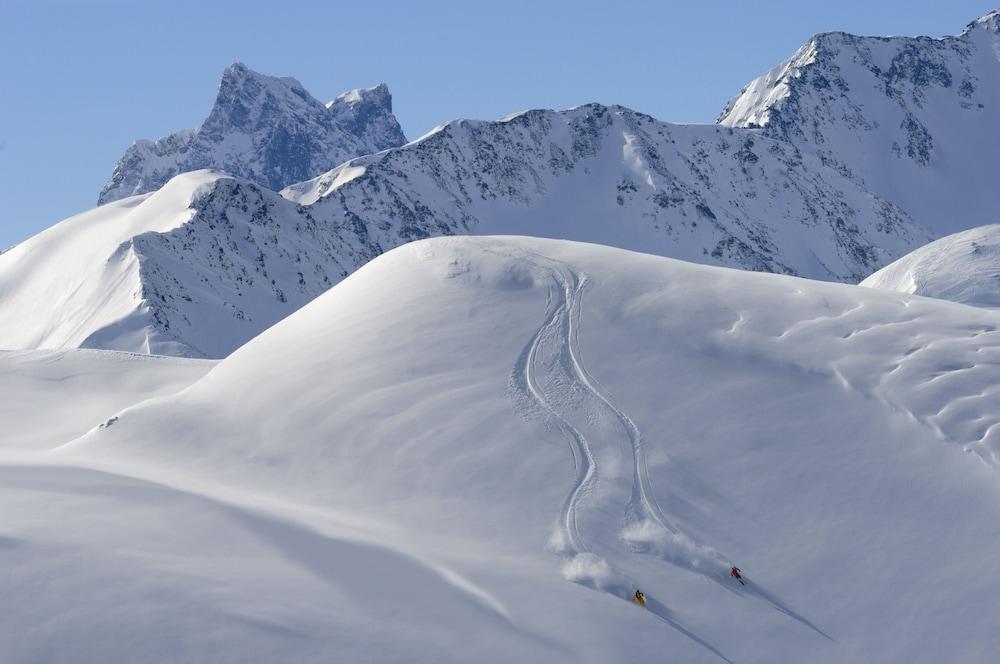 Berghotel Basur - Das Schihotel Am Arlberg Flirsch Exteriör bild
