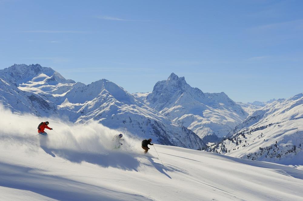 Berghotel Basur - Das Schihotel Am Arlberg Flirsch Exteriör bild