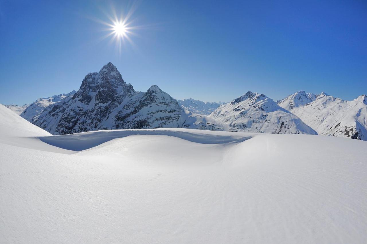 Berghotel Basur - Das Schihotel Am Arlberg Flirsch Exteriör bild